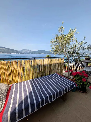 Apartment with panoramic sea view on the first line in Krasici — photo 13